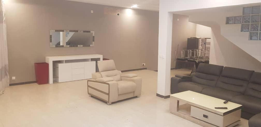Villa Kage: Luxurious 6-Bedroom Retreat with Games & Entertainment Saly Exterior photo