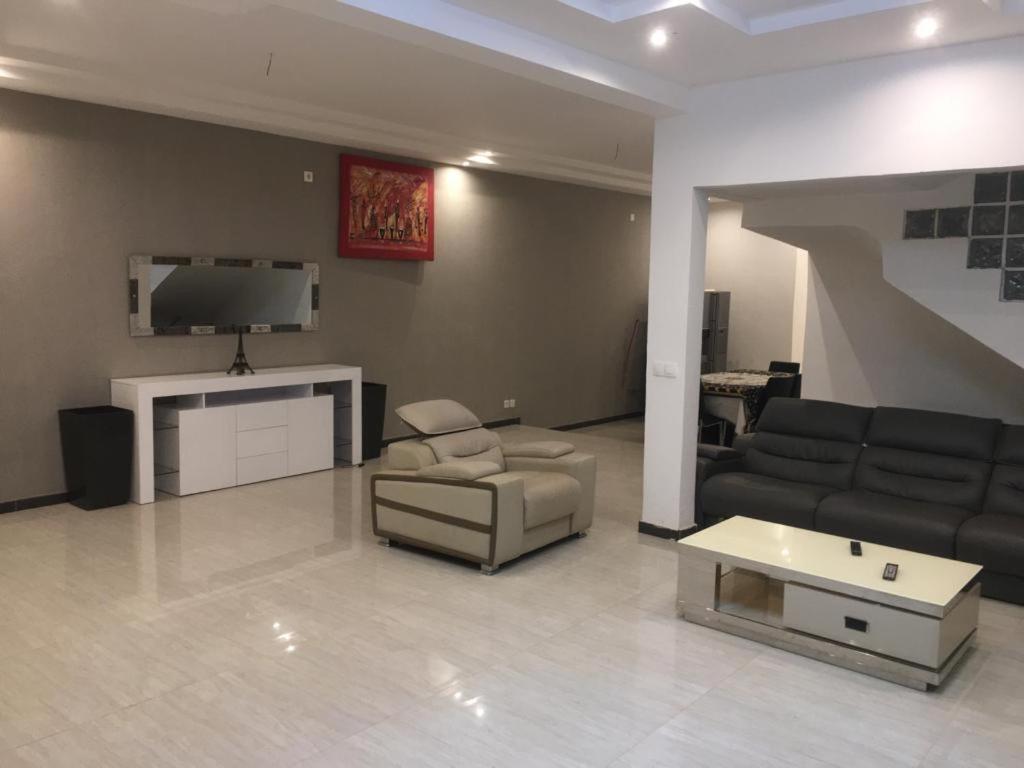 Villa Kage: Luxurious 6-Bedroom Retreat with Games & Entertainment Saly Exterior photo