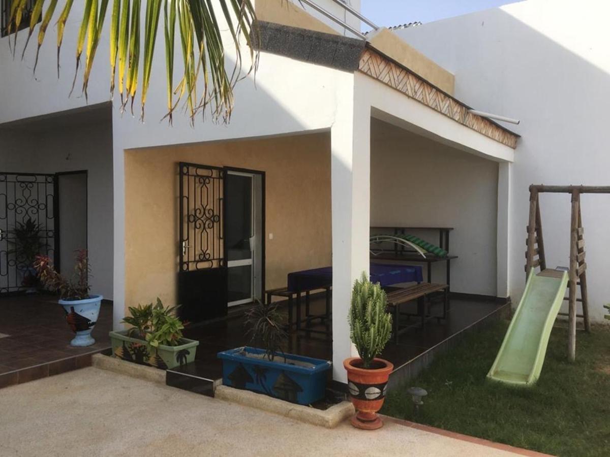 Villa Kage: Luxurious 6-Bedroom Retreat with Games & Entertainment Saly Exterior photo