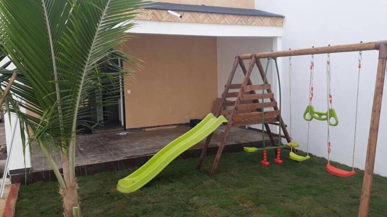 Villa Kage: Luxurious 6-Bedroom Retreat with Games & Entertainment Saly Exterior photo